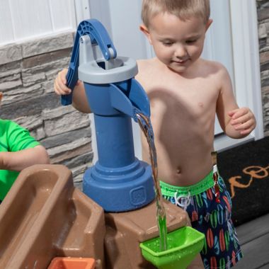 Step2&reg; Pump &amp; Splash Discovery Pond&trade;. View a larger version of this product image.