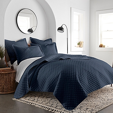 Linen/Cotton 3-Piece Full/Queen Quilt Set in Navy. View a larger version of this product image.