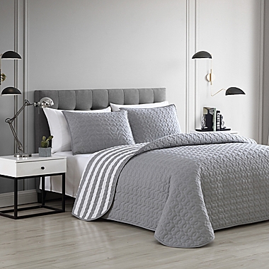 Freshee 3-Piece Reversible King Quilt Set in Grey. View a larger version of this product image.