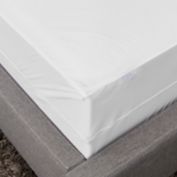 Simply Essential&trade; Vinyl Zippered Waterproof Mattress Protector