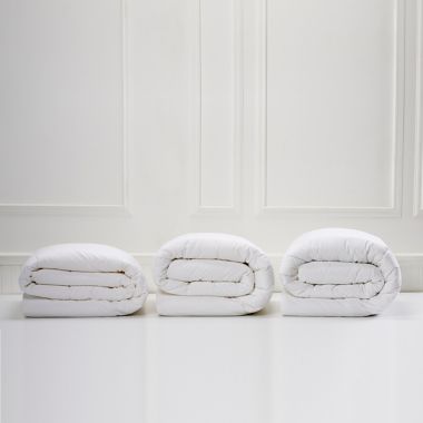 Nestwell&trade; Light Warmth Down Alternative King Comforter in White. View a larger version of this product image.