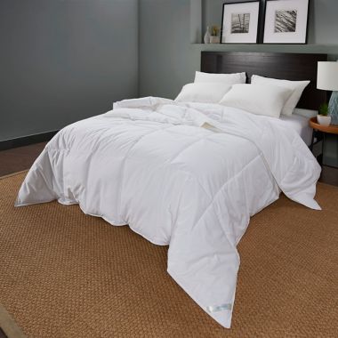 Nestwell&trade; Light Warmth Down Alternative Full/Queen Comforter in White. View a larger version of this product image.