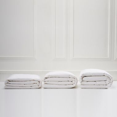 Nestwell&trade; Medium Warmth White Down Full/Queen Comforter in White. View a larger version of this product image.