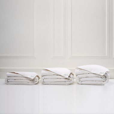 Nestwell&trade; Medium Warmth White Down Full/Queen Comforter in White. View a larger version of this product image.