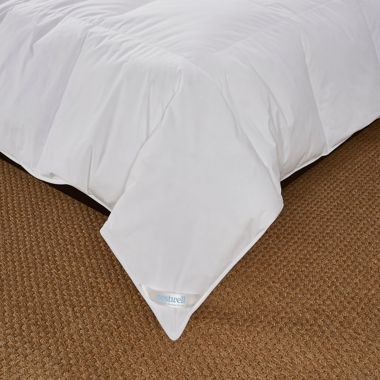 Nestwell&trade; Medium Warmth White Down Full/Queen Comforter in White. View a larger version of this product image.