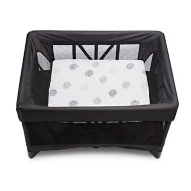 4moms&reg; Breeze&reg; Plus Cotton Bassinet Sheet in White. View a larger version of this product image.