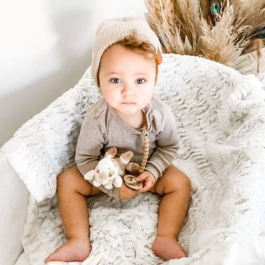 Zalamoon Strollet Plush Blanket with Designated Satin Trim Corner in Flake. View a larger version of this product image.
