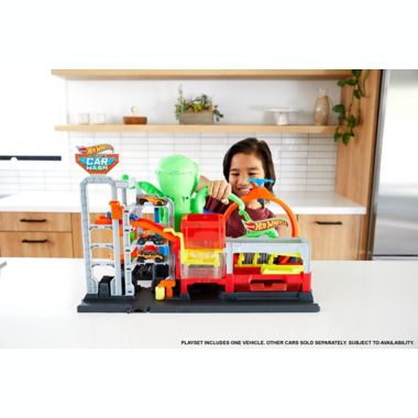 Hot Wheels&reg; City Ultimate Octo Car Wash. View a larger version of this product image.