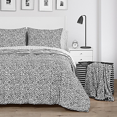 Bella Cruella 3-Piece Down Alternative Reversible Full/Queen Comforter Set in Black. View a larger version of this product image.