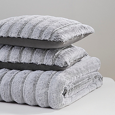 UGG&reg; Canyon 3-Piece Full/Queen Comforter Set in Charcoal. View a larger version of this product image.