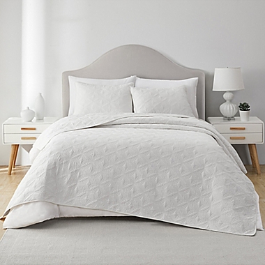 VCNY Home Ring Textured Cotton 3-Piece Full/Queen Quilt Set in White. View a larger version of this product image.
