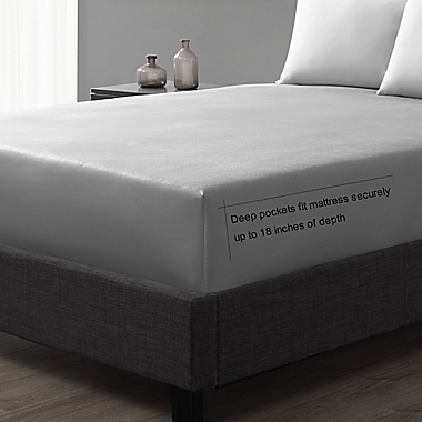Vera Wang&reg; Solid 800-Thread-Count Sateen Queen Sheet Set in Steel Grey. View a larger version of this product image.