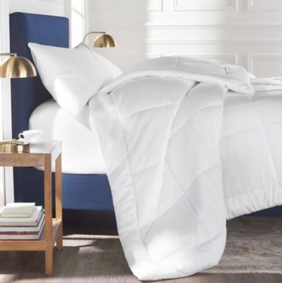 Everhome&trade; 825-Thread-Count Down Alternative Comforter