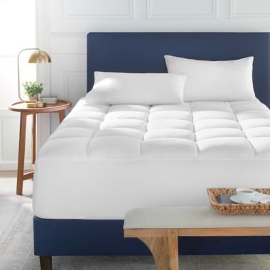 Everhome&trade; Ultra-Plush 825-Thread-Count Twin Mattress Pad with True Grip&reg;. View a larger version of this product image.