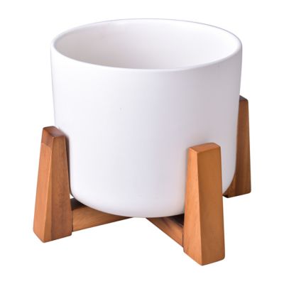 Studio 3B&trade; Valley Ceramic Planter in White with Acacia Wood Stand