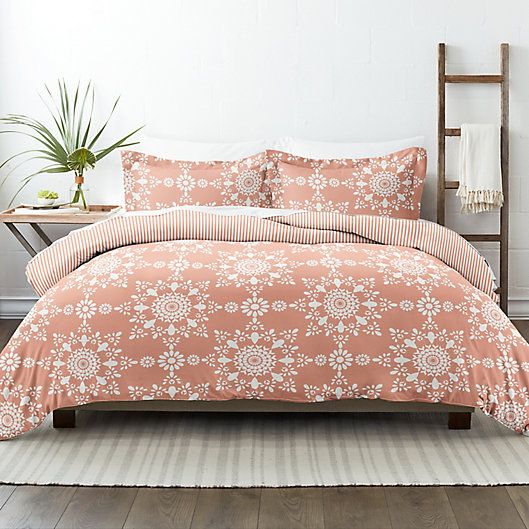 Alternate image 1 for Home Collection Daisy Medallion 3-Piece Reversible Comforter Set
