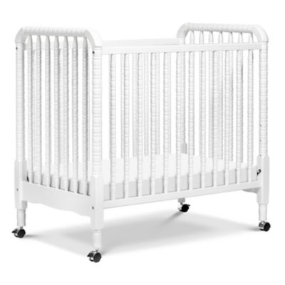 DaVinci&reg; Jenny Lind 3-in-1 Convertible Mini Crib in White