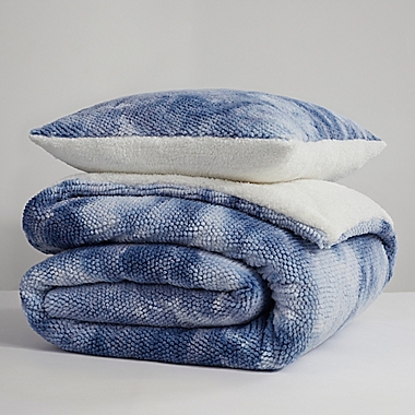 UGG&reg; Kelly Tie-Dye 3-Piece Full/Queen Comforter Set in Denim. View a larger version of this product image.