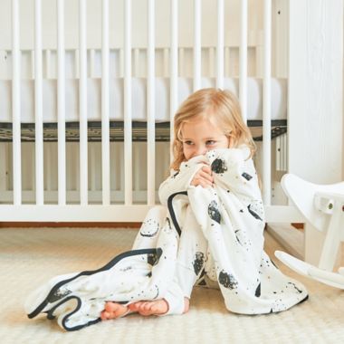 goumi Organic Cotton Many Moons Cozy Blanket in Black/Yellow. View a larger version of this product image.