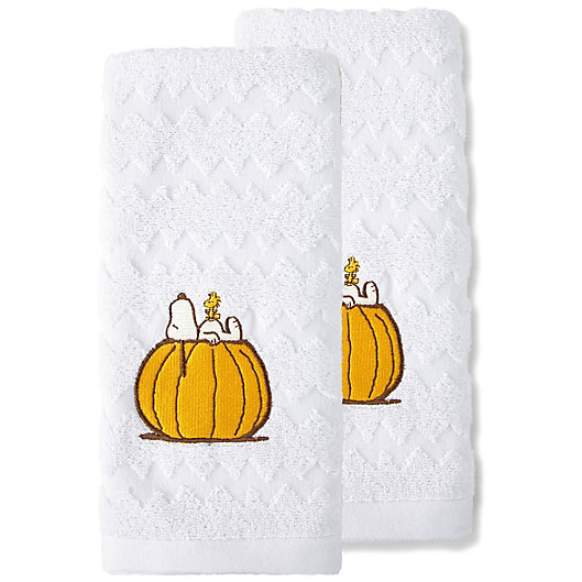 Alternate image 1 for Peanuts™ Autumn Leaves Hand Towels (Set of 2)