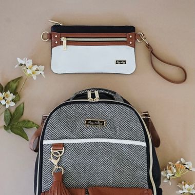 Itzy Ritzy&reg; Boss Pouch&trade; in Coffee &amp; Cream. View a larger version of this product image.