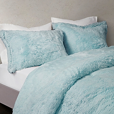 CosmoLiving Cleo 3-Piece Ombre Shaggy Fur Full/Queen Comforter Set in Teal. View a larger version of this product image.