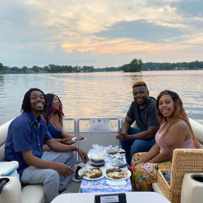 Pontoon Dinner Cruise in Akron, Ohio by Spur Experiences&reg;