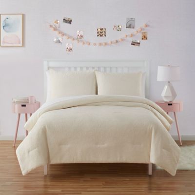 Olivia &amp; Finn Plush Embossed Hearts 2-Piece Twin Comforter Set in White