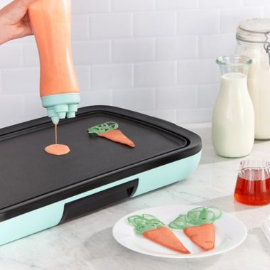 Dash&reg; SuperSqueeze&trade; Batter Bottle. View a larger version of this product image.