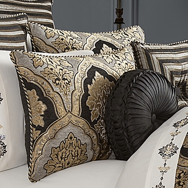 J. Queen New York Melina 4-Piece King Comforter Set in Black. View a larger version of this product image.