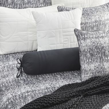 Oscar/Oliver Bryant Bedding Collection. View a larger version of this product image.