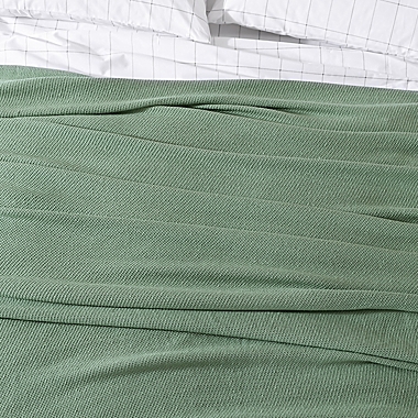 Eddie Bauer&reg; Textured Twill Solid Hypoallergenic Twin Blanket in Green. View a larger version of this product image.