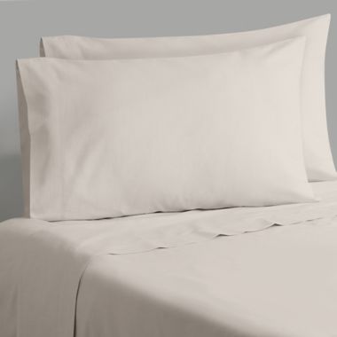 Everhome&trade; Chambray Solid 230-Thread-Count Queen Sheet Set in Peyote. View a larger version of this product image.
