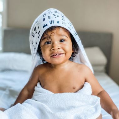 The Honest Company&reg; 9-Piece Bubbles &amp; Cuddles Bath Gift Set in Black/White. View a larger version of this product image.