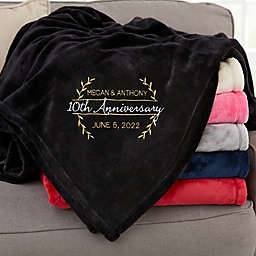 Laurel Wreath Anniversary Personalized 50-Inch x 60-Inch Fleece Blanket In Black