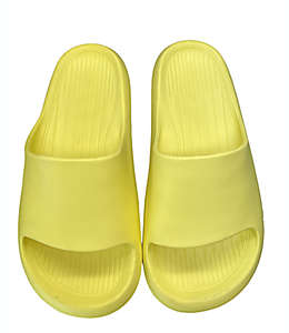 Sandalias XG de EVA Simply Essential™ color amarillo, talla 28-29