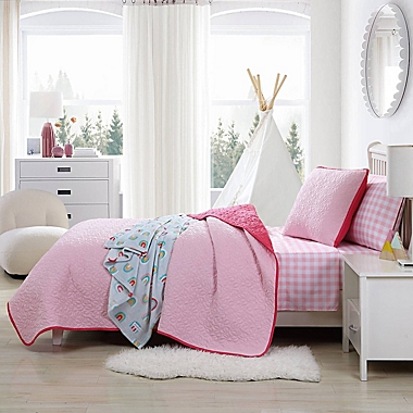 Eddie Bauer&reg; Poppy Plaid 4-Piece Queen Sheet Set in Pink. View a larger version of this product image.