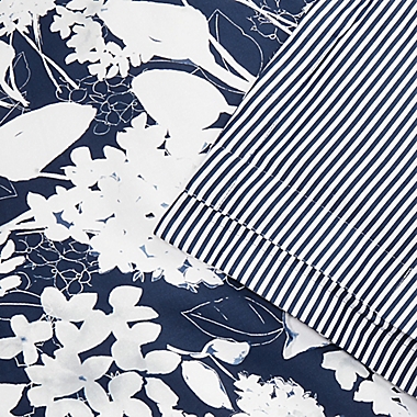 Lauren Ralph Lauren Reese 3-Piece Reversible Full/Queen Comforter Set in Navy/White. View a larger version of this product image.