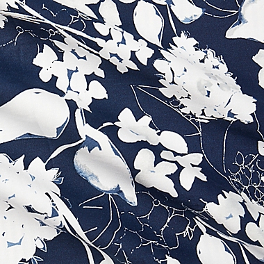 Lauren Ralph Lauren Reese 3-Piece Reversible Full/Queen Comforter Set in Navy/White. View a larger version of this product image.