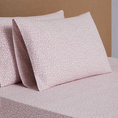 Wild Sage&trade; Daisy Scatter 300-Thread-Count Twin Sheet Set in Peachskin. View a larger version of this product image.