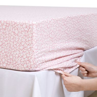 Wild Sage&trade; Daisy Scatter 300-Thread-Count Twin Sheet Set in Peachskin. View a larger version of this product image.