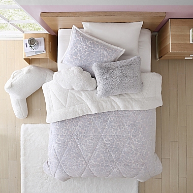 UGG&reg; Avery Bobcat 3-Piece Full/Queen Comforter Set. View a larger version of this product image.