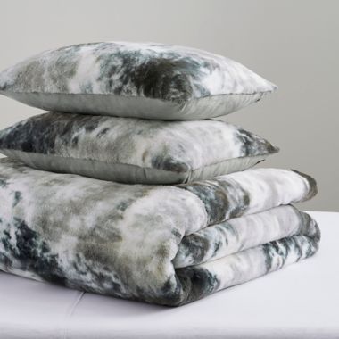 UGG&reg; Polar Tie Dye 2-Piece Full/Queen Comforter Set in Black. View a larger version of this product image.