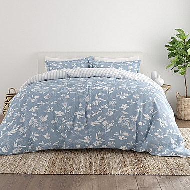 Home Collection Country Home 3-Piece Reversible Full/Queen Duvet Cover Set in Blue. View a larger version of this product image.