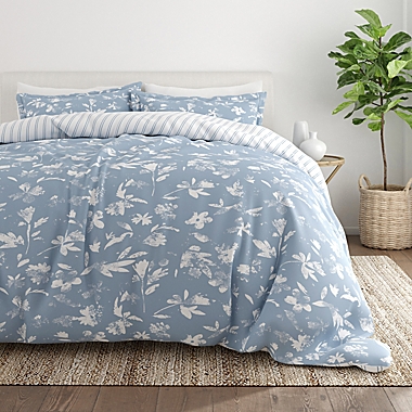 Home Collection Country Home 3-Piece Reversible King/California King Duvet Cover Set in Blue. View a larger version of this product image.