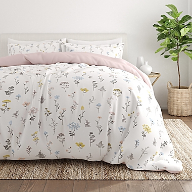 Home Collection&reg; Wild Flower 2-Piece Reversible Twin/Twin XL Duvet Cover Set in Pink. View a larger version of this product image.