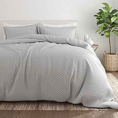 Home Collection Quatrefoil 3-Piece Queen Duvet Cover Set in Grey. View a larger version of this product image.