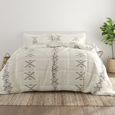 Home Collection Urban Stitch 3-Piece Full/Queen Comforter Set in Grey. View a larger version of this product image.