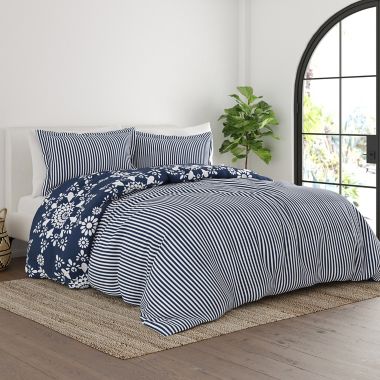 Home Collection Daisy Medallion 3-Piece Reversible Comforter Set. View a larger version of this product image.