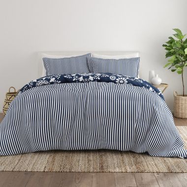 Home Collection Daisy Medallion 3-Piece Reversible Comforter Set. View a larger version of this product image.